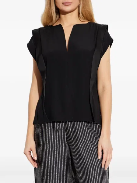 Bluză Max Mara cu decolteu în V negru