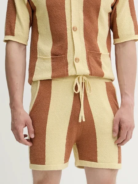 Nanushka pantaloni scurți BRENT bej