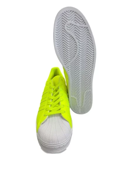 Top Adidas alergare cu decolteu în V alb