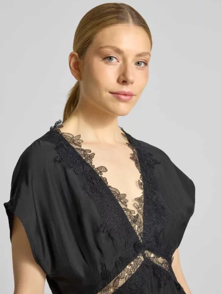 Sukienka midi z dekoltem w serek i koronką model MOLLY' Cph Muse czarna
