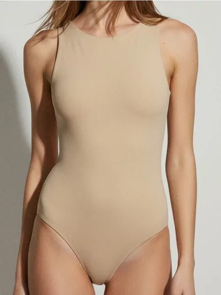 Боді на бретельках бежевий