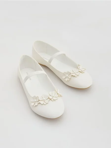 Кожаные балетки Reserved белые