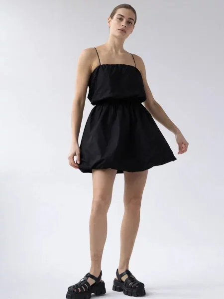 Muuv. Muuv rochie evazată din cu MIEL negru