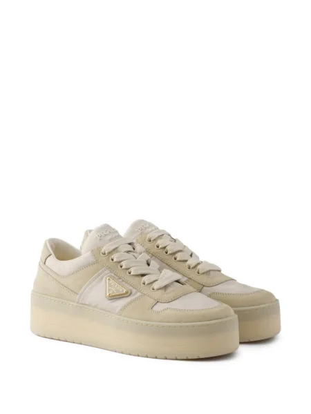 Sneakerși Prada cu platformă