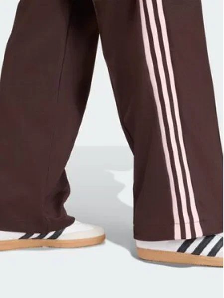 Teplákové kalhoty adidas hnědé
