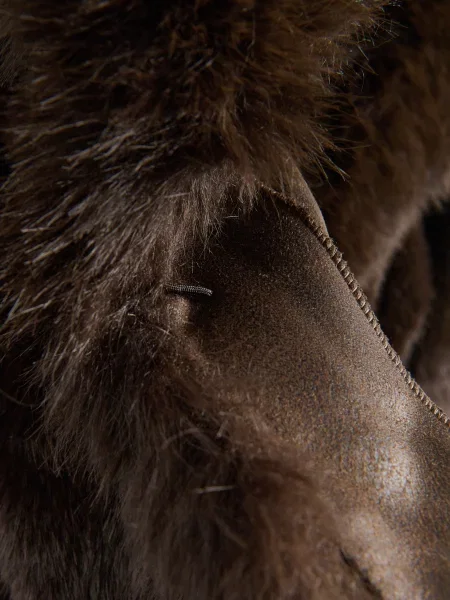 Reserved Пальто зі штучного хутра темно коричневий