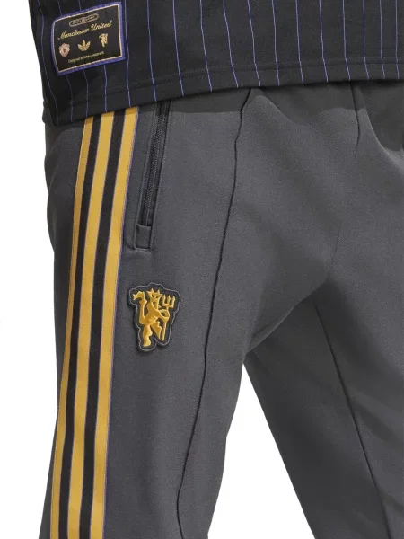 Pantaloni Adidas cu autograf alb