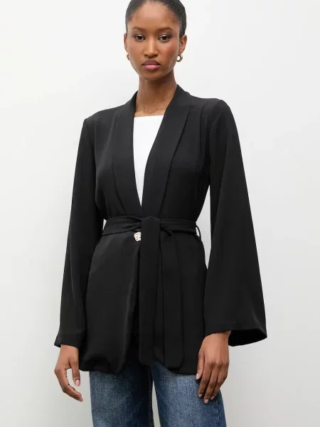 Answear.LAB sacou un singur rand de neted negru