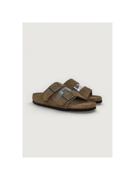 Klapki Birkenstock zamszowe bez obcasa brązowe