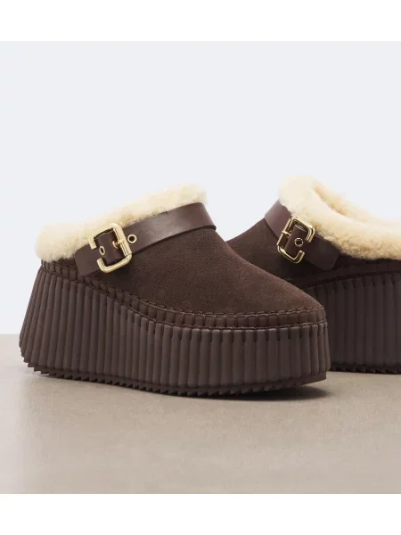 Papuci tip mules Chloé din piele de căprioară cu platformă maro