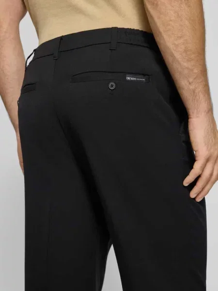 Chinosy o luźnym kroju z dodatkiem Tom Tailor Denim czarne