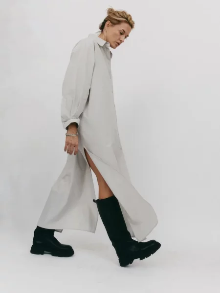 Рокля MUUV. MEIE дълга с уголемена кройка сиво