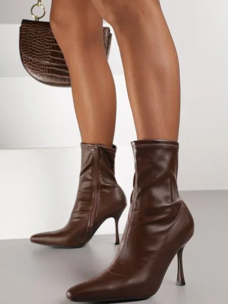 Botine Adonella maro