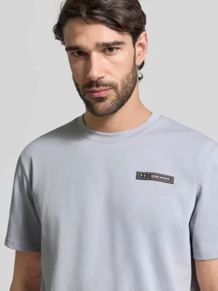T-shirt o kroju regular fit z aplikacją z logo Under Armour czarna