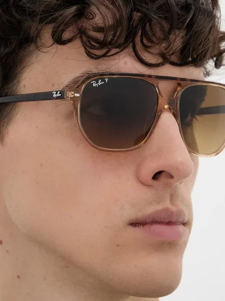 Ray-Ban napszemüveg barna