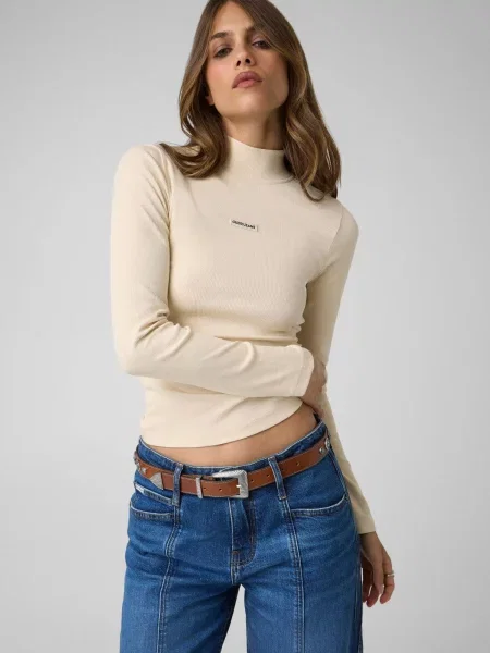 Bluză Guess Jeans cu guler înalt bej