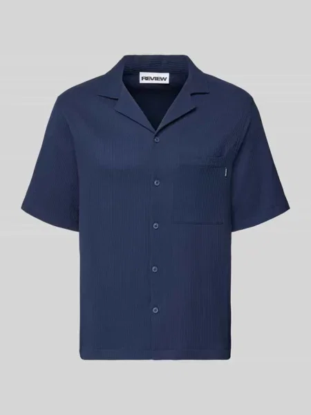 Koszula casualowa o pudełkowym kroju w plisowanej stylistyce Review