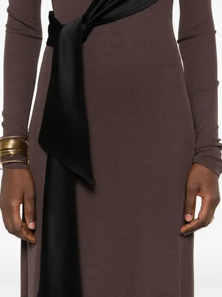 Rochie Nanushka drapată de costum maro