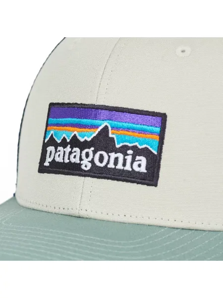 Căciulă Patagonia cu autograf