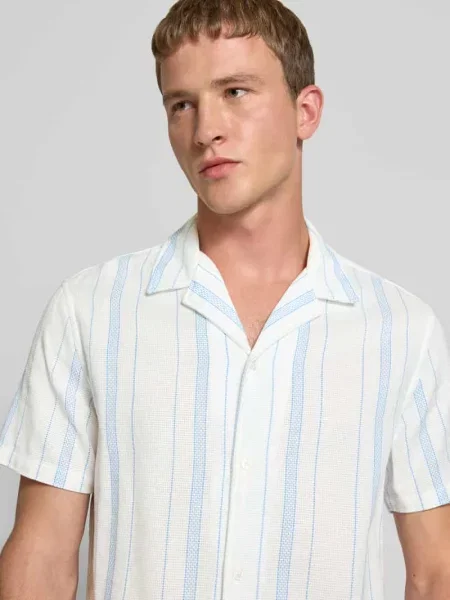 Koszula casualowa o kroju regular fit ze wzorem na całej powierzchni Tommy Jeans biała