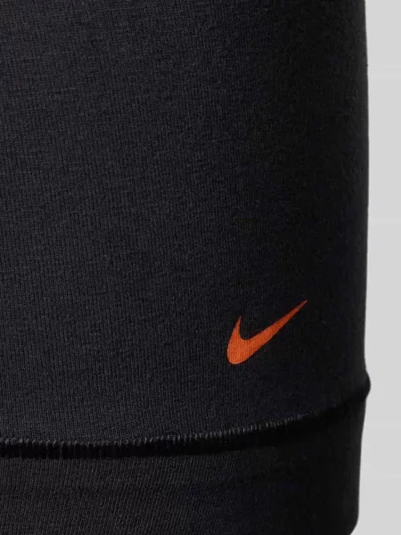 Obcisłe bokserki o kroju slim fit z wyhaftowanym logo model Essential' Nike czarne
