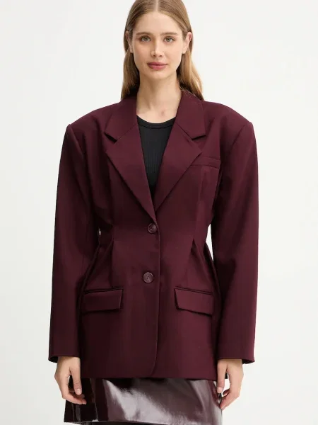 Gestuz sacou un singur rând de uni bordo