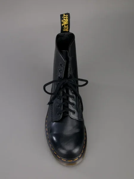 Botine Dr. Martens cu șireturi din dantelă negru