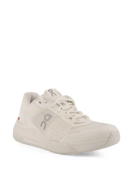 Sneakerși On alb