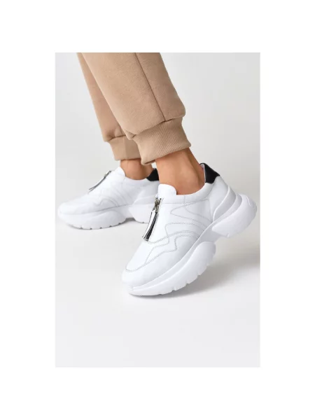 Кросівки шкіряні Estro білі