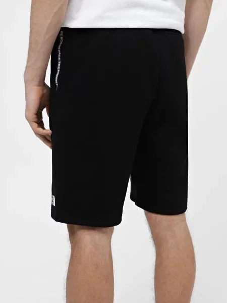 Спортивні шорти The North Face Zumu чорний