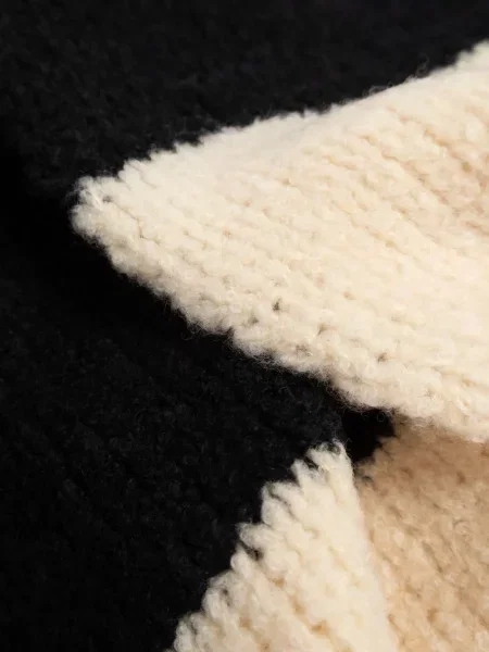 Fular Moncler cu autograf negru