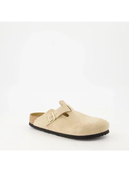 Klapki Birkenstock zamszowe z okrągłym noskiem beżowe