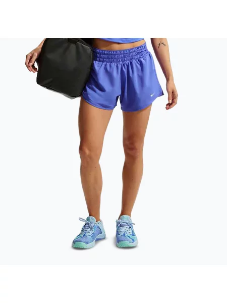 Спортивные шорты Nike белые