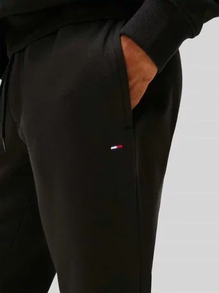 Spodnie dresowe o kroju slim fit z mieszanki bawełny Tommy Jeans czarne
