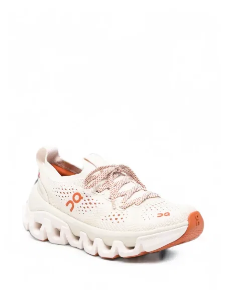 Sneakerși On