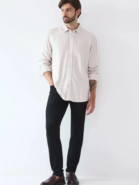 Риза Medicine със стандартна кройка с класическа яка бежово