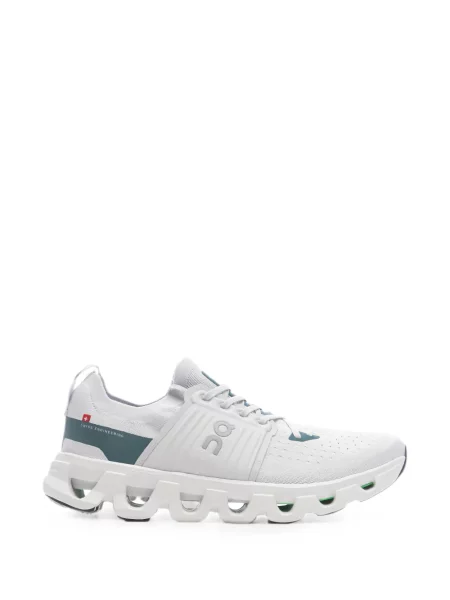 Sneakerși On alb