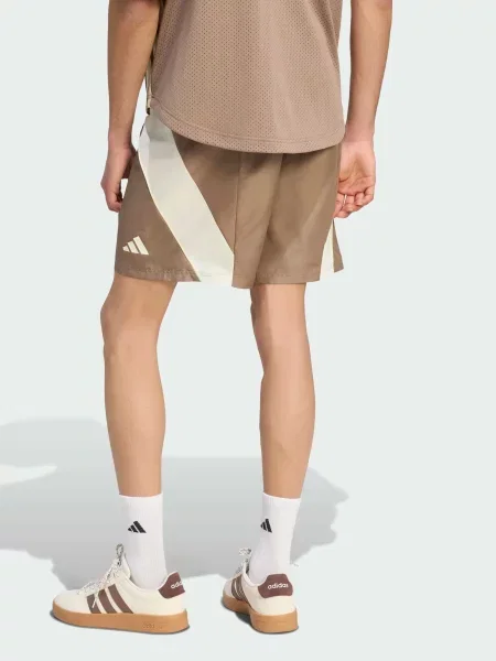 Повседневные шорты Adidas бежевые