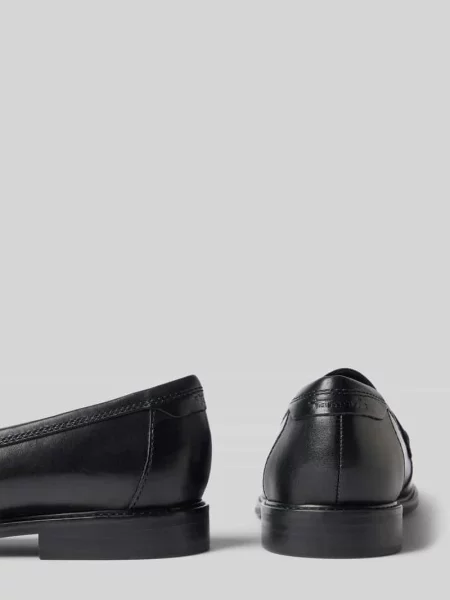 Loafersy z naturalnej skóry Tamaris czarne