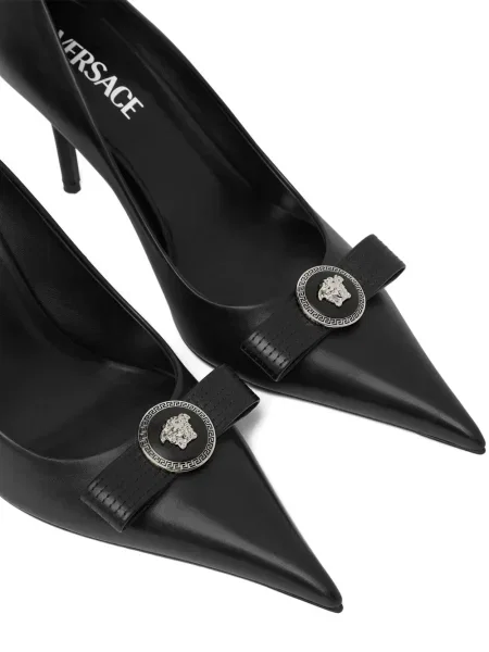 Кожени полуотворени обувки Versace черно