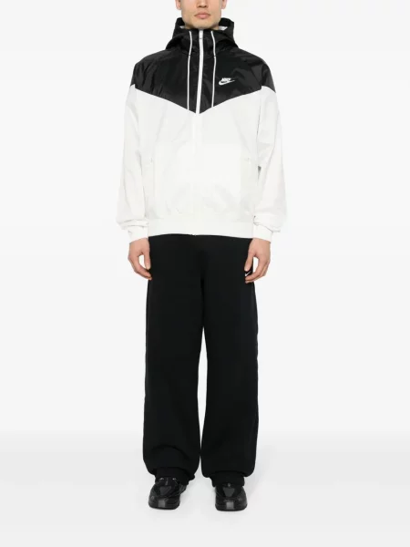 Zúžené kalhoty Nike černé