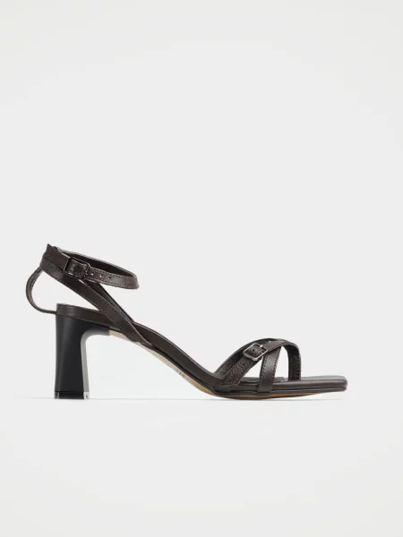 Кожаные босоножки Urban Trace коричневые