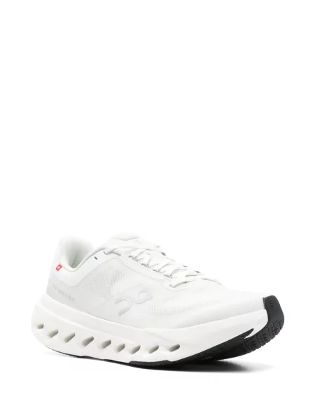 Sneakerși On alb