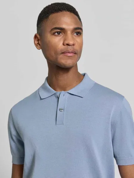 Koszulka polo w dzianinowym wyglądzie krój regular fit Christian Berg Men błękitne