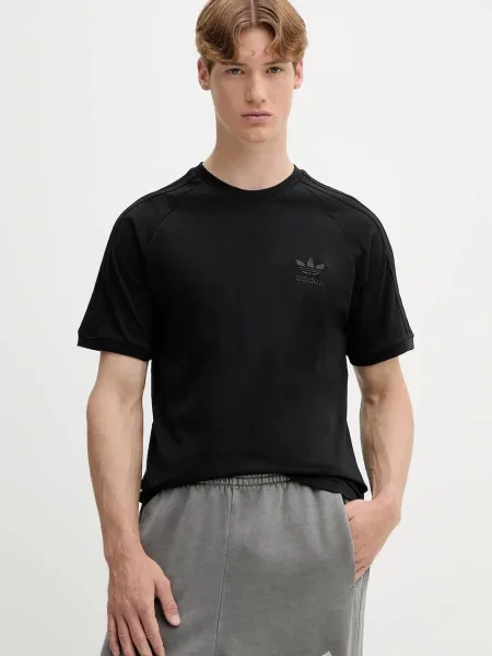 Тениска adidas Originals с изчистен дизайн черно