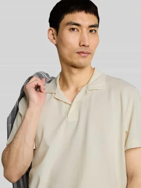 Koszulka polo o kroju regular fit z mieszanki bawełny z kołnierzykiem resort Tom Tailor biała