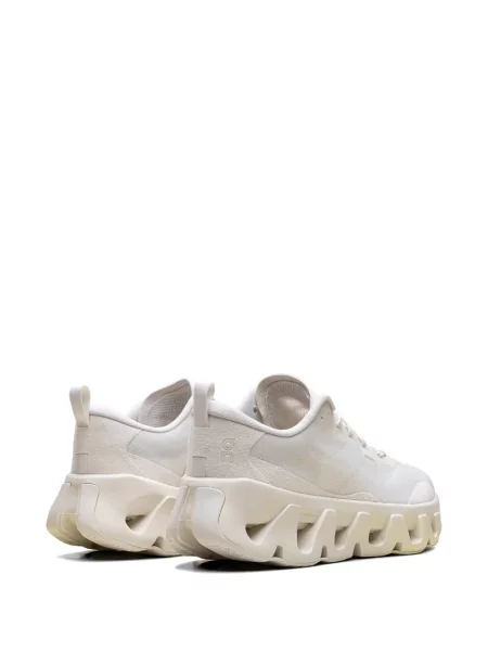 Sneakerși On
