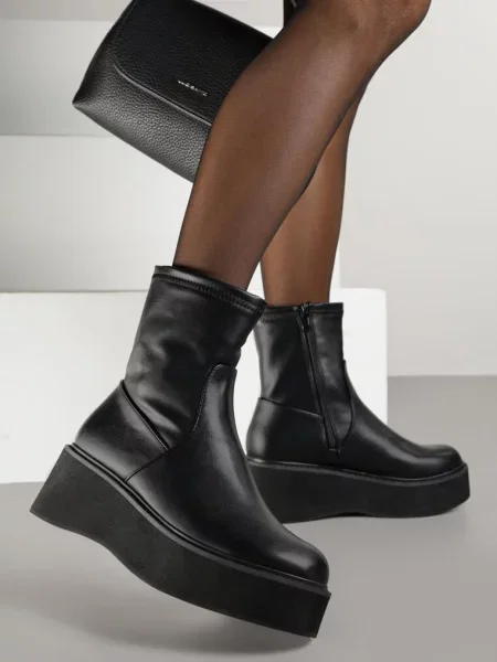 Botine Rivitte negre