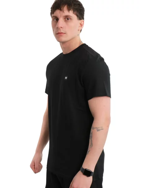 Футболка Weekend Offender черная