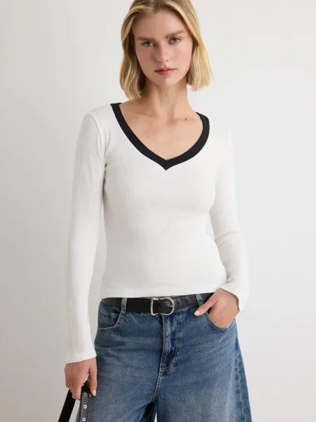 Trendyol Tricou bej deschis negru